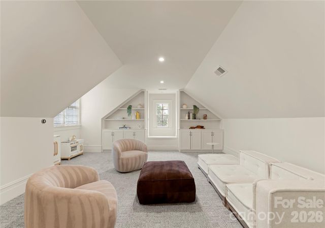 5520 Sharon View Road, Charlotte, NC 28226