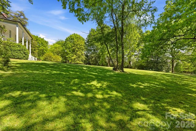 5520 Sharon View Road, Charlotte, NC 28226