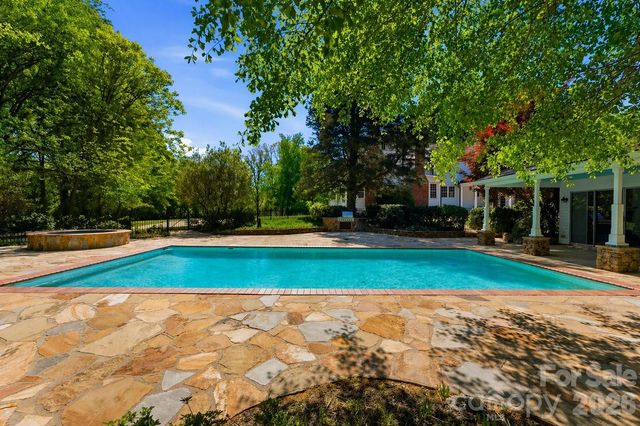 5520 Sharon View Road, Charlotte, NC 28226