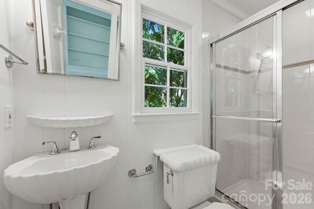 5520 Sharon View Road, Charlotte, NC 28226