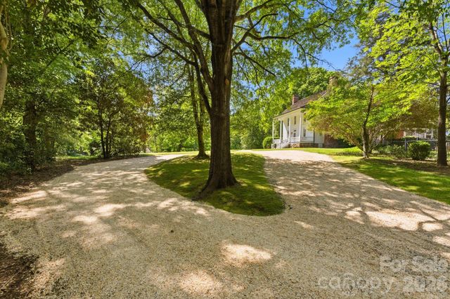 5520 Sharon View Road, Charlotte, NC 28226