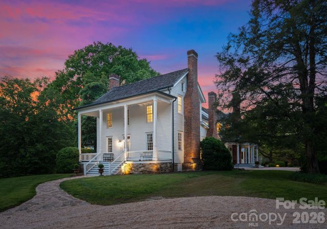 5520 Sharon View Road, Charlotte, NC 28226