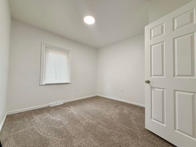 261 N Saginaw Street, Pontiac, MI 48342