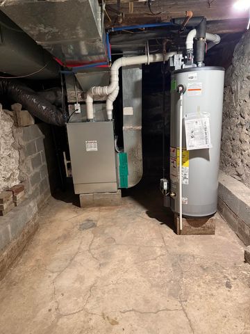 261 N Saginaw Street, Pontiac, MI 48342