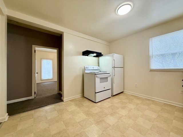 261 N Saginaw Street, Pontiac, MI 48342