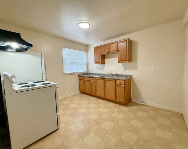 261 N Saginaw Street, Pontiac, MI 48342