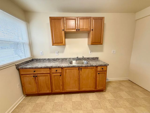 261 N Saginaw Street, Pontiac, MI 48342