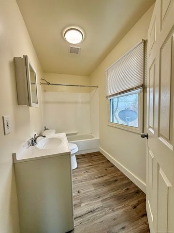 261 N Saginaw Street, Pontiac, MI 48342