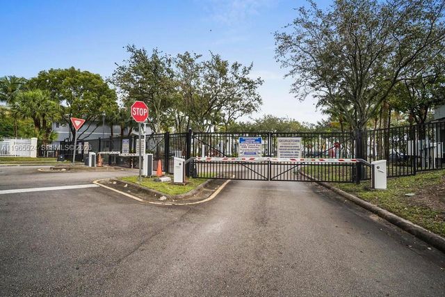 3429 NW 13th St, Lauderhill, FL 33311