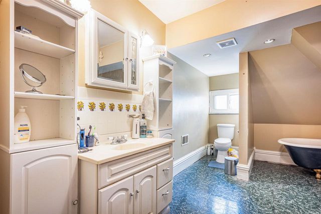 712 E Main Street, Reedsburg, WI 53959