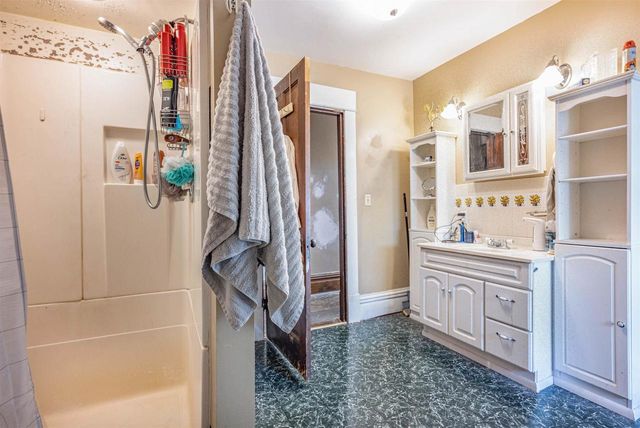 712 E Main Street, Reedsburg, WI 53959