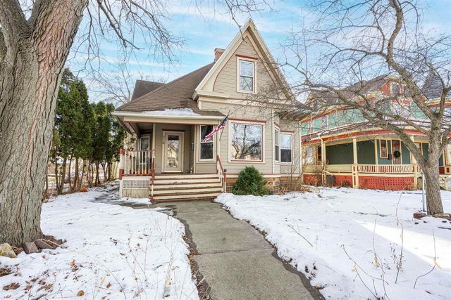 712 E Main Street, Reedsburg, WI 53959