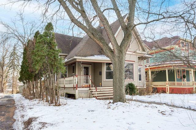 712 E Main Street, Reedsburg, WI 53959