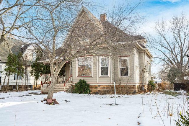 712 E Main Street, Reedsburg, WI 53959