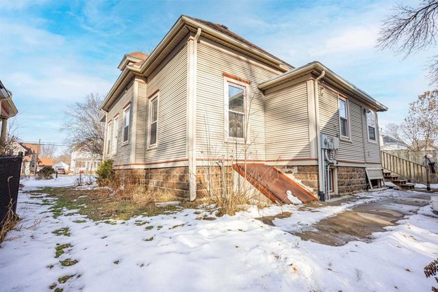 712 E Main Street, Reedsburg, WI 53959