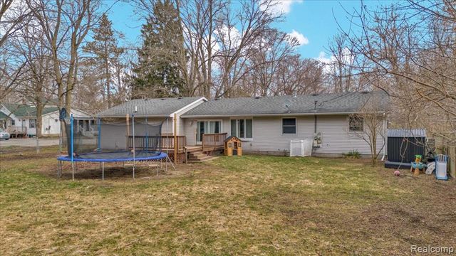 6865 Abbottsford Road, North Street, MI 48049