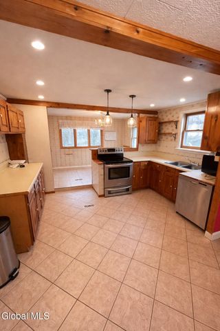 369 County Road 75 1, Mechanicville, NY 12118