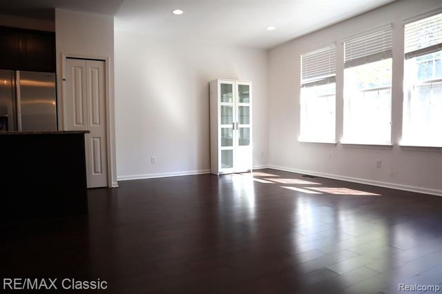 28561 Melanie Lane, Novi, MI 48377