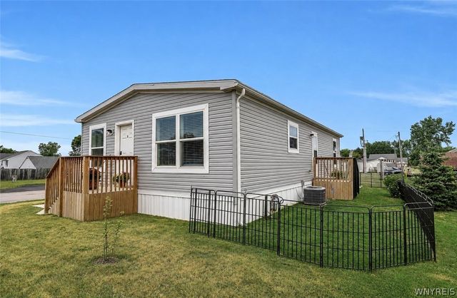 1452 West Dr, Alden, NY 14004