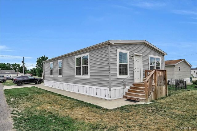 1452 West Dr, Alden, NY 14004