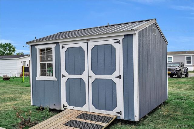 1452 West Dr, Alden, NY 14004
