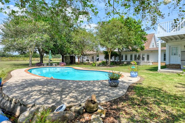 5248 Fm 457, Bay City, TX 77414