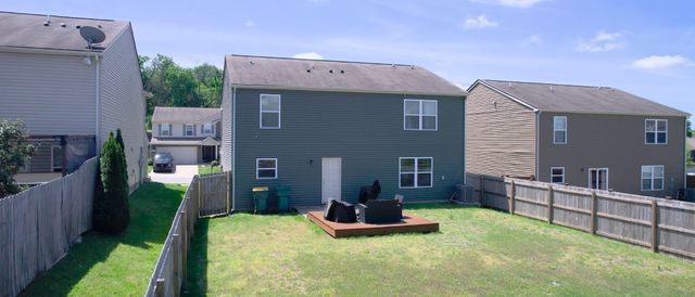 1417 Old Stone Rd, Lebanon, TN 37087