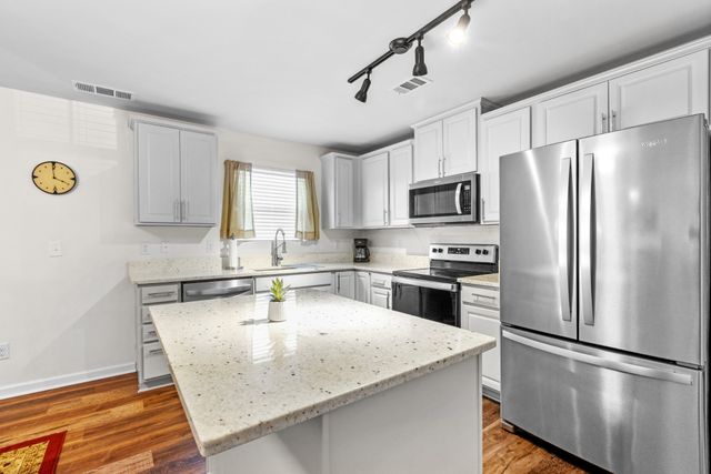 1417 Old Stone Rd, Lebanon, TN 37087