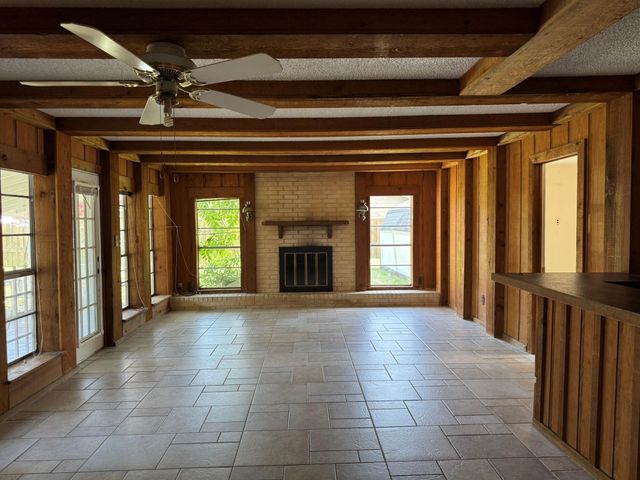 427 22nd Avenue N, Texas City, TX 77590