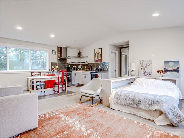 11014 DAYTON Avenue N, Seattle, WA 98133