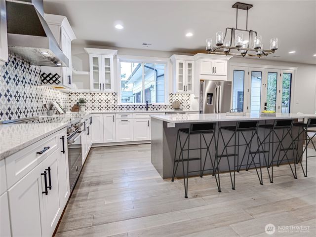 11014 DAYTON Avenue N, Seattle, WA 98133