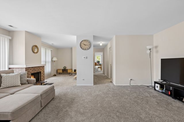 240 Southwick Court 240, Vernon Hills, IL 60061
