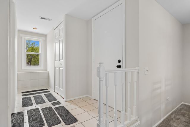 240 Southwick Court 240, Vernon Hills, IL 60061