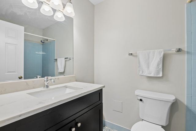 240 Southwick Court 240, Vernon Hills, IL 60061