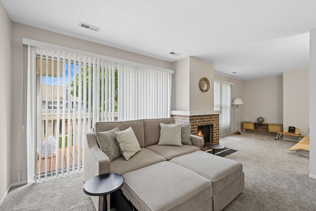 240 Southwick Court 240, Vernon Hills, IL 60061
