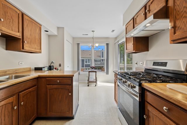 240 Southwick Court 240, Vernon Hills, IL 60061