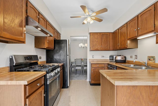 240 Southwick Court 240, Vernon Hills, IL 60061