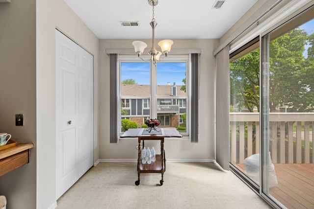 240 Southwick Court 240, Vernon Hills, IL 60061