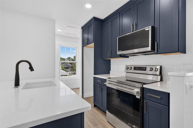 323 E AMELIA STREET, Orlando, FL 32801