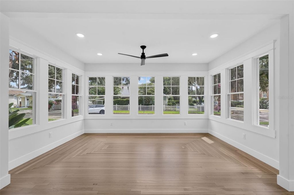 Image 7 of property listing at 323 E AMELIA STREET, Orlando, FL 32801
