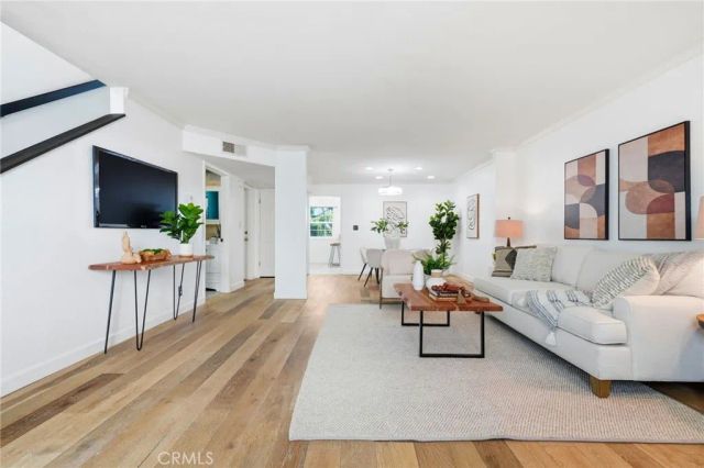 7304 Balboa C, Lake Balboa, CA 91406