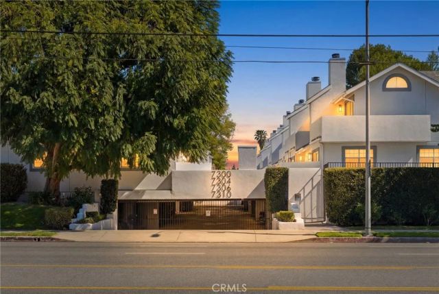 7304 Balboa C, Lake Balboa, CA 91406