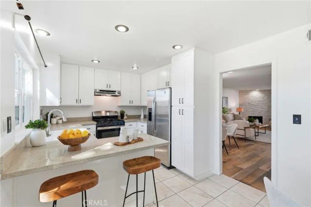 7304 Balboa C, Lake Balboa, CA 91406