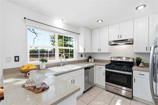 7304 Balboa C, Lake Balboa, CA 91406