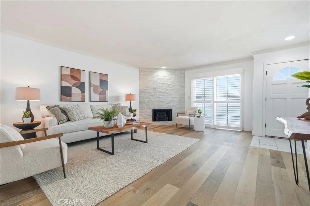 7304 Balboa C, Lake Balboa, CA 91406