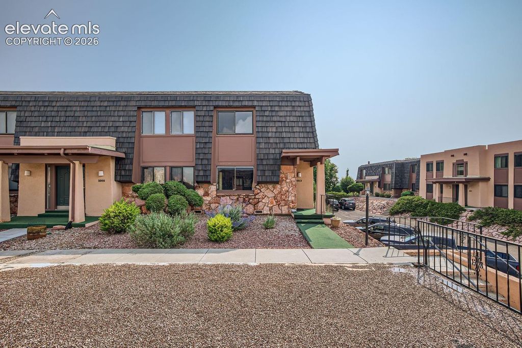 2913 Mesa Road A, Colorado Springs, CO 80904 — exterior