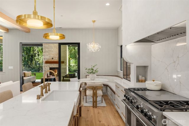 9473 Springwood Avenue NE, Bainbridge Island, WA 98110