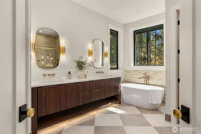 9473 Springwood Avenue NE, Bainbridge Island, WA 98110