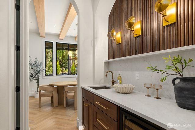 9473 Springwood Avenue NE, Bainbridge Island, WA 98110