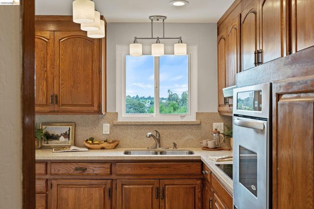 4681 Upland Dr, Richmond, CA 94803